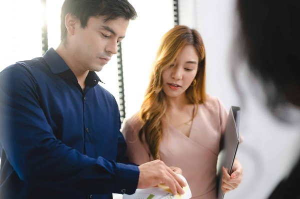 Quelles sont les meilleures pratiques pour les entreprises de services de coaching sportif pour promouvoir leurs services en ligne ?